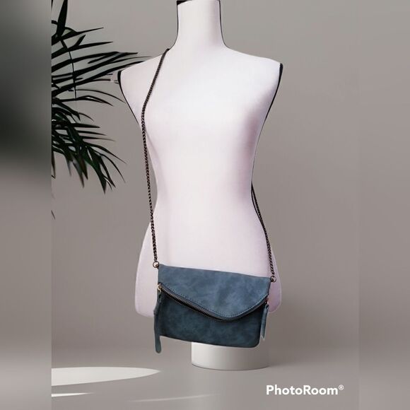 Blue Suede envelope bag with chain strap - Picture 3 of 12